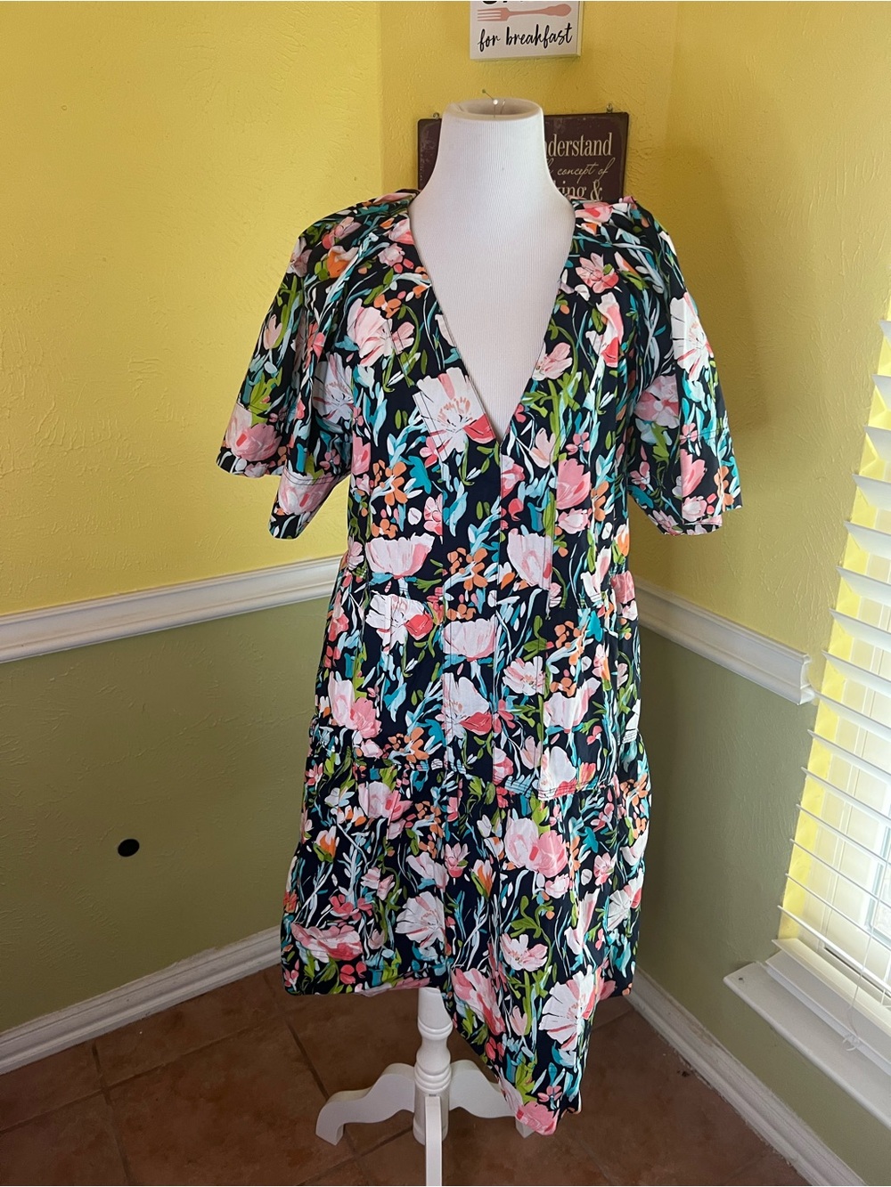 Crown and Ivy -Floral V-Neck Short Sleeve Dress - Black with Pink & Green Floral